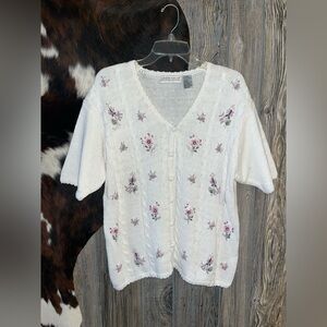 Carolyn Taylor size medium vintage white knit with pink floral button front top